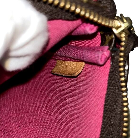 COPY - Louis Vuitton Monogram Christmas Bears Mini Accessories Pochette Bag - Picture 5 of 12